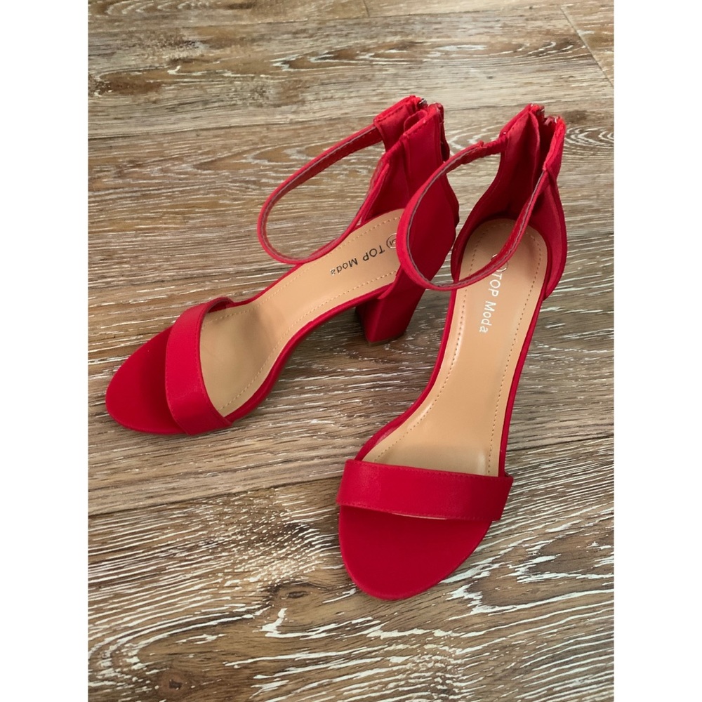 Red block heel pump